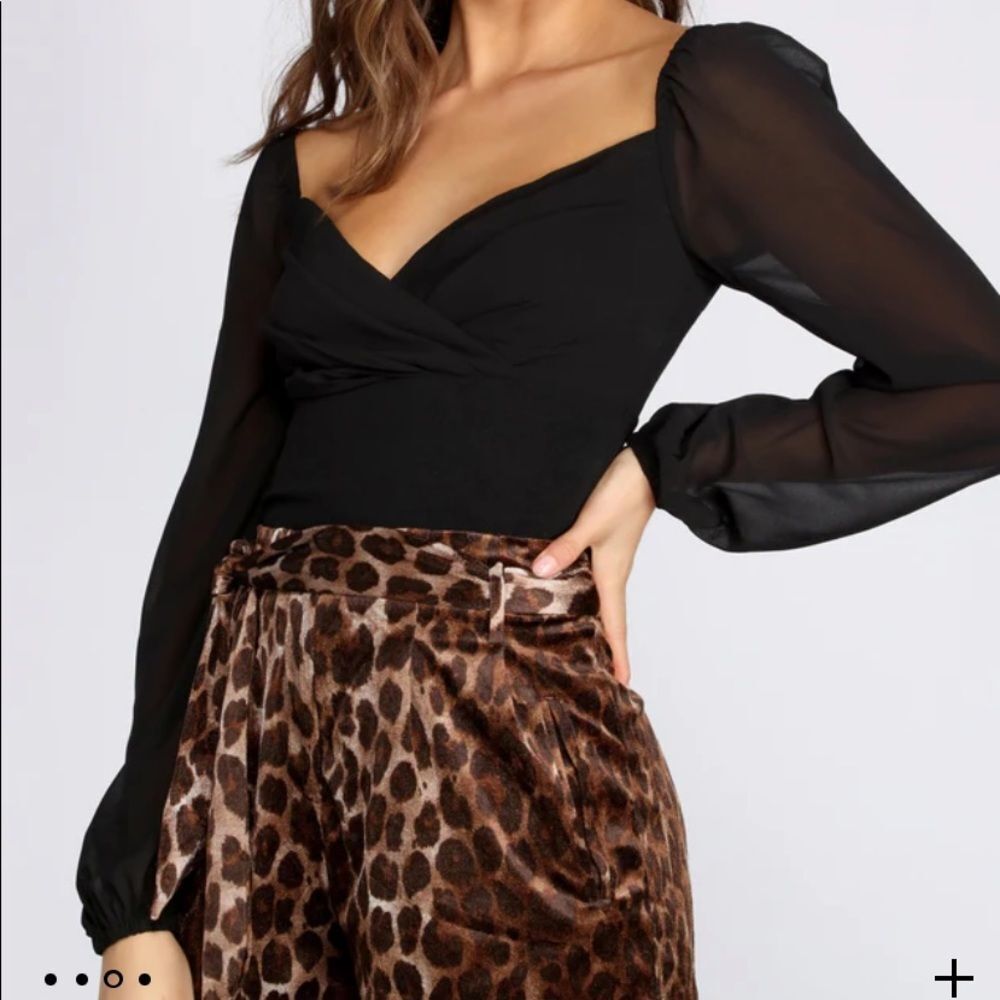 WINDSOR Black Sheer Sleeves Sweetheart Ruched Wrap Crop Top